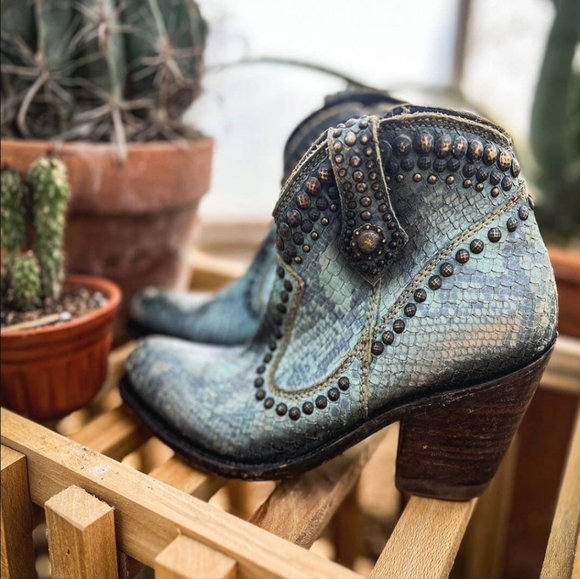 LIBERTY Black Shoes - Snake skin boots